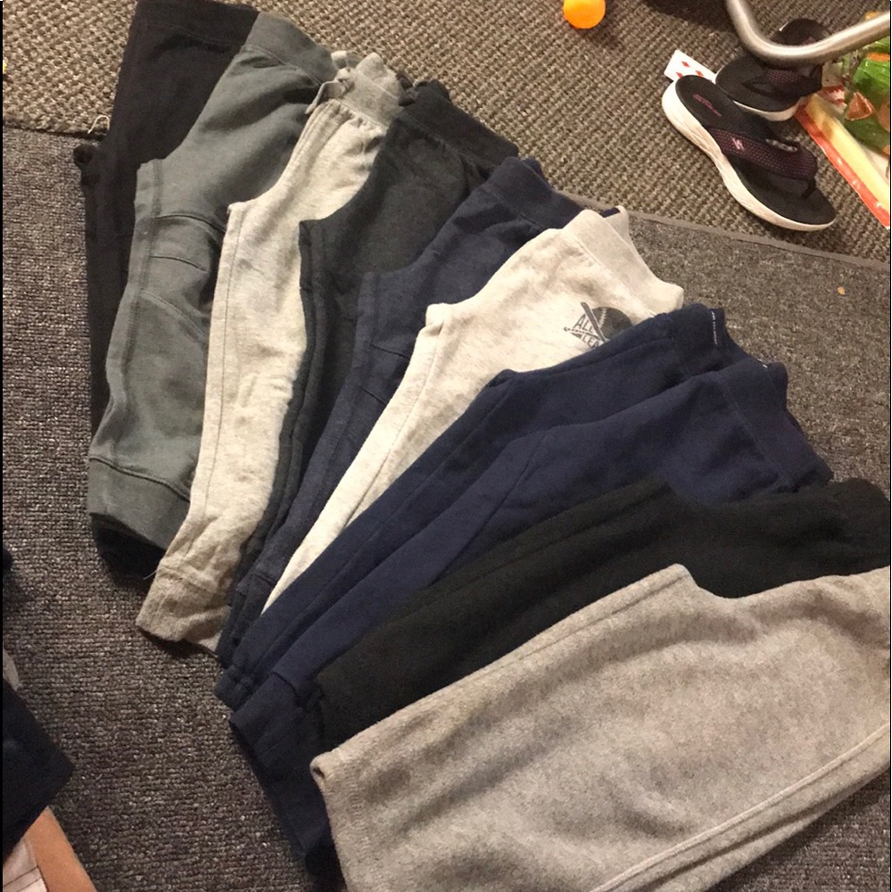 Bundle of 13 boy pants ( size 3T)